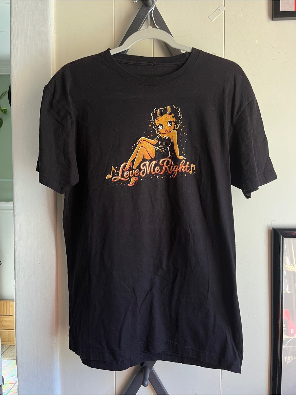Betty Boop "Love Me Right" Graphic Tee - Black